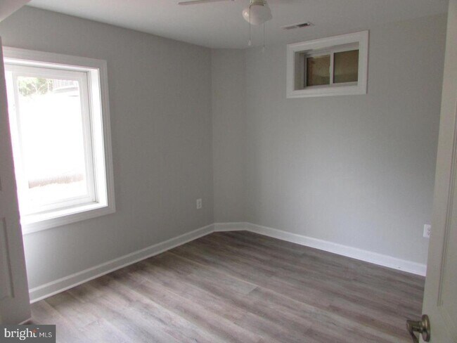 Building Photo - 1230 Elm St