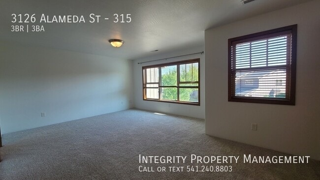Building Photo - 3126 Alameda St