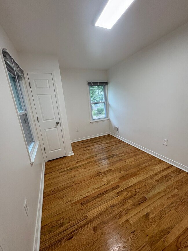 Building Photo - 425 Drummond Ave