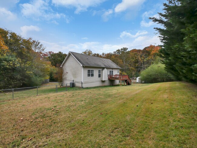 Building Photo - 595 State Line Rd