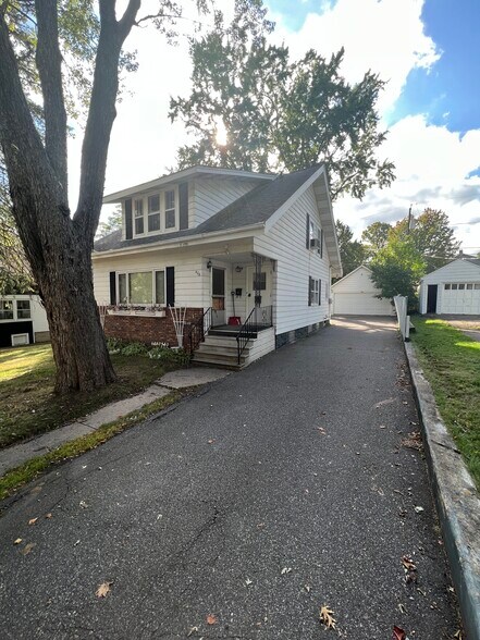 Building Photo - 406 S 6th Ave