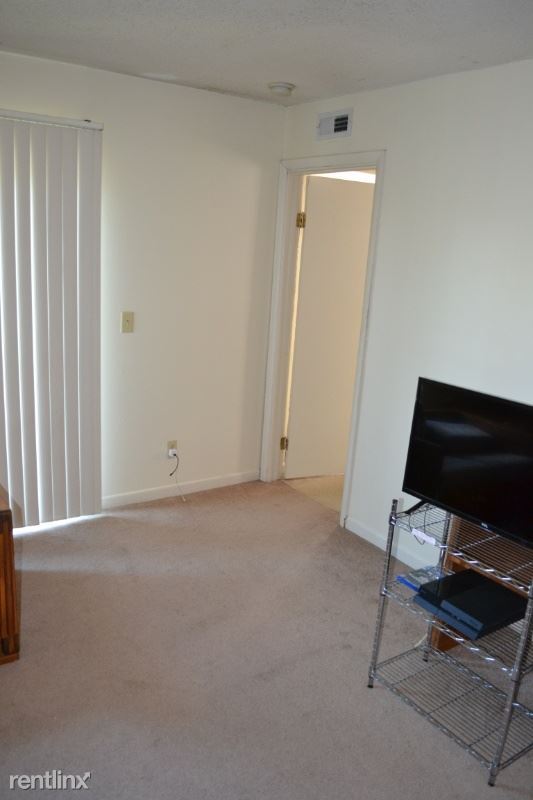 Building Photo - 1360 Hunters Rd