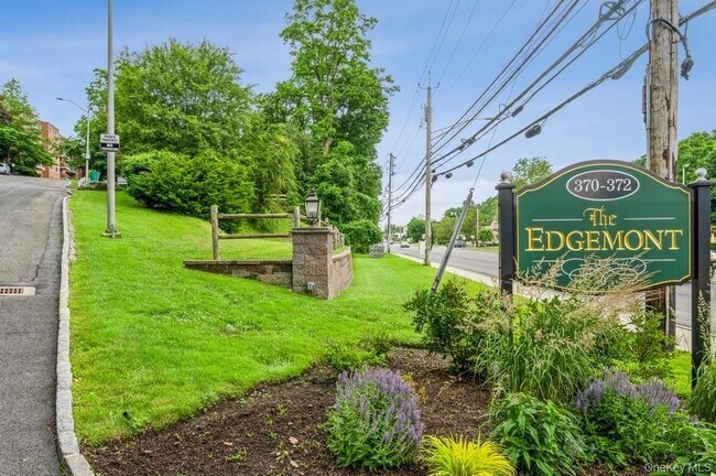 Primary Photo - 372 Central Park Ave