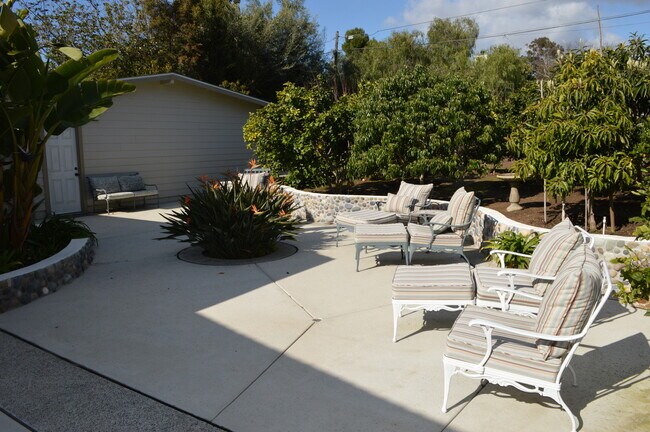 Building Photo - FLEXIBLE FULLY FURNISHED Point Loma Home! AC! All Utilities Included!