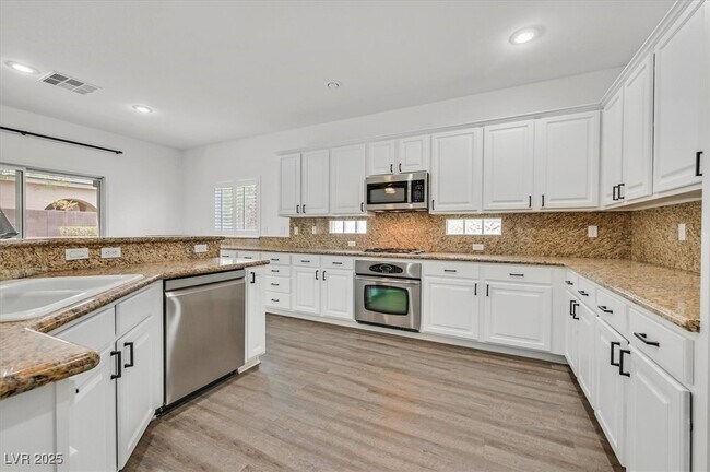 Building Photo - 913 Hickory Park St
