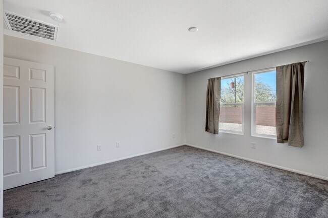 Building Photo - Newer Home in Indian Springs!