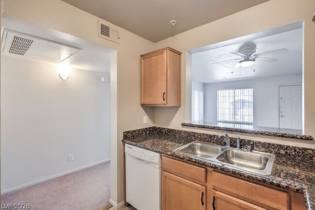 Building Photo - 2111 Sealion Dr