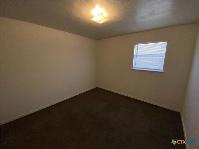 Building Photo - 307 Sunset Ln