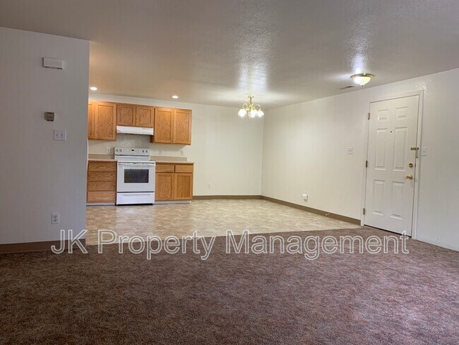 Building Photo - 1612 Sand Ct