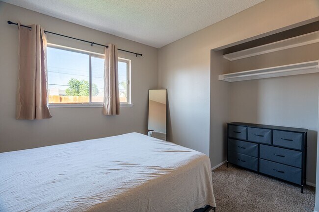 Building Photo - Furnished 4BR Oceanside Retreat w/ Pool Table, Home Gym & Utilities Included