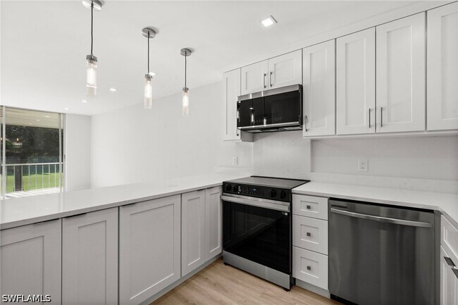 Building Photo - 200 Turtle Lake Ct