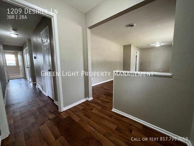 Building Photo - 1209 Desiree Ln