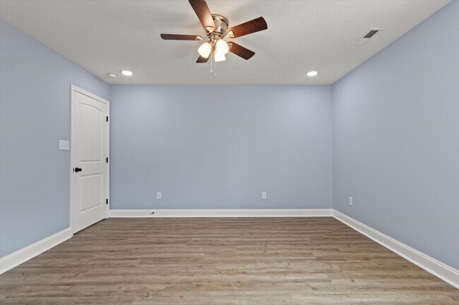 Building Photo - New Construction - MOVE IN READY!