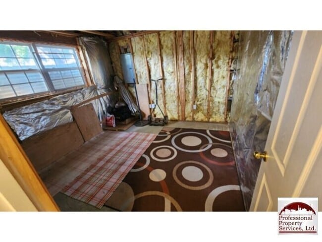 Building Photo - Spacious 3 Level Townhome In Wellington Tr...