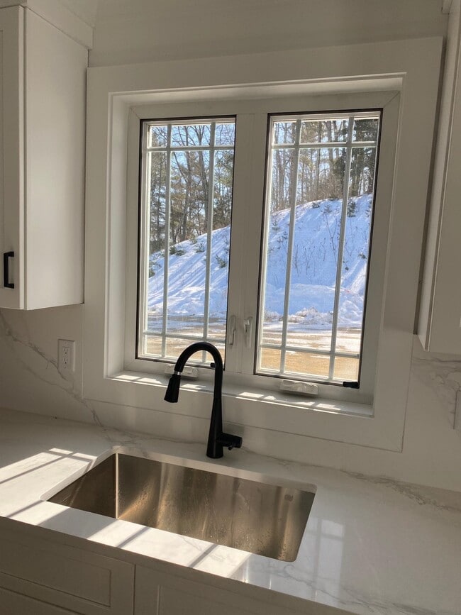 Building Photo - 53 River Rd