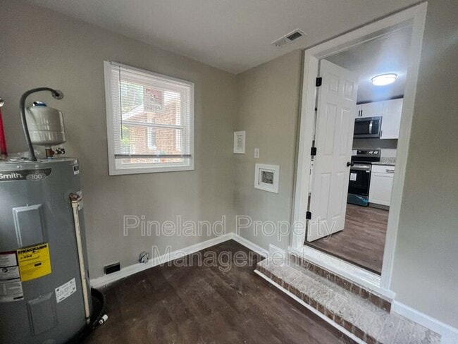 Building Photo - 2155 Goins Dr