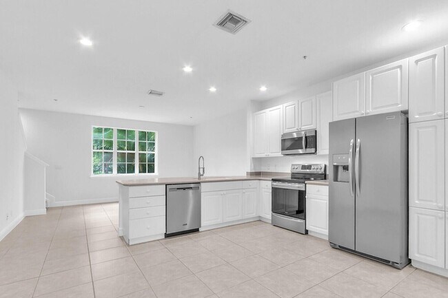 Building Photo - 119 Osceola Ln