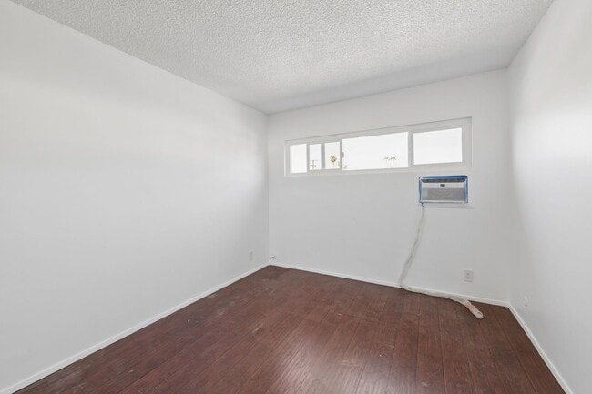 Building Photo - 6828 Fulton Ave