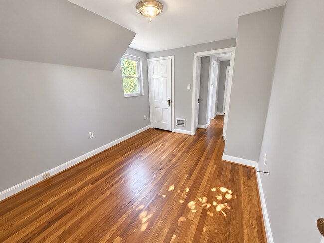 Building Photo - 590 Audubon Ave