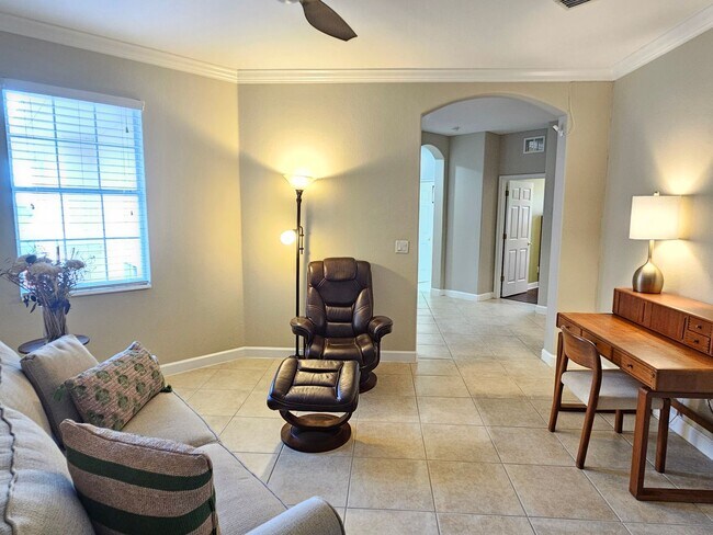 Building Photo - Annual Furnished or Unfurnished 3 Bedroom 2 Bathroom Second Floor Condo in Venetian Golf & River ...