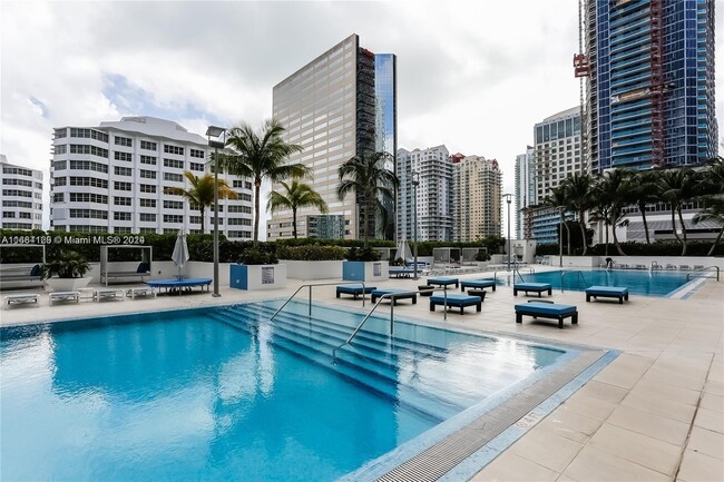 Building Photo - 950 Brickell Bay Dr