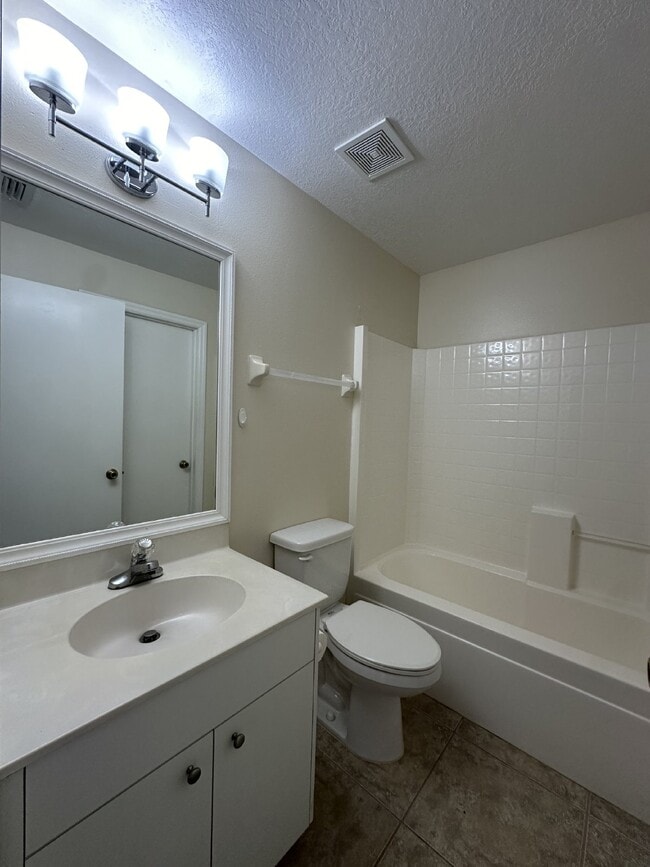 Building Photo - Charming 2 bedroom, 2 bathroom end unit