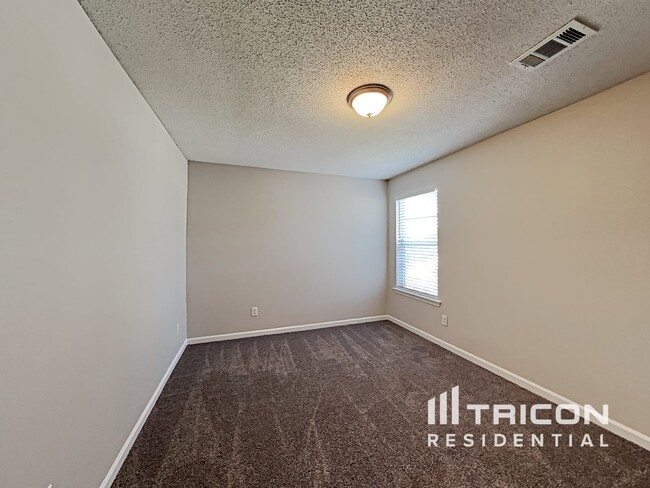 Building Photo - 1115 St Phillips Ct