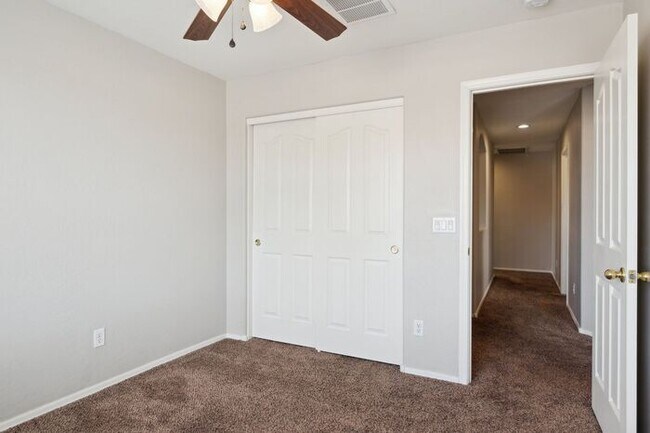Building Photo - San Tan Heights