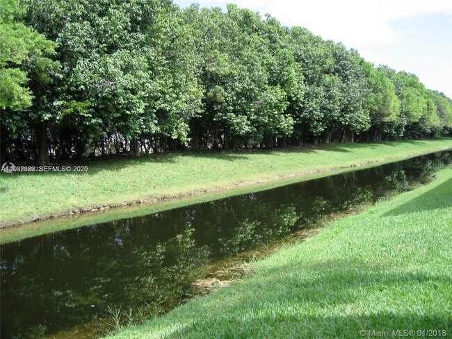 Building Photo - 341 Lakeview Dr