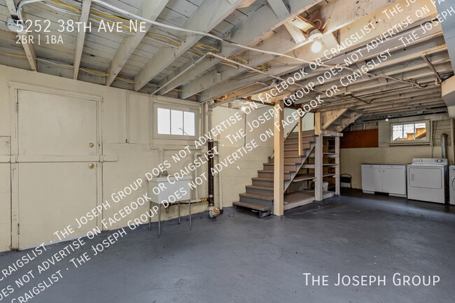 Building Photo - 5252 38th Ave NE