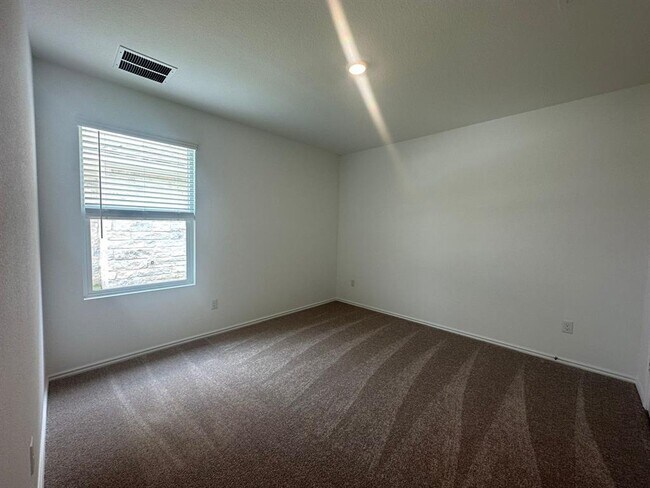 Building Photo - 176 Jeffers