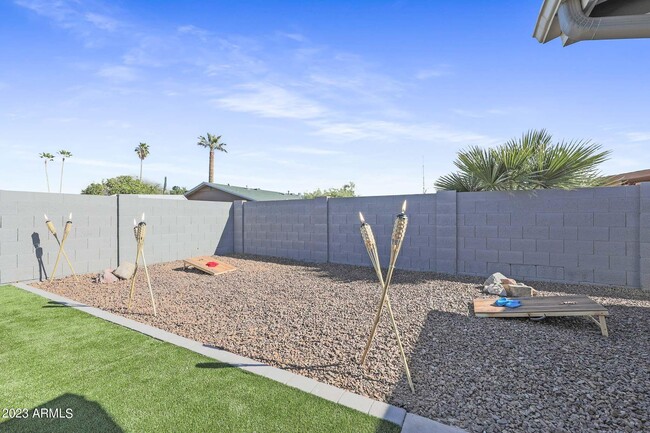 Building Photo - 421 Lila Cir