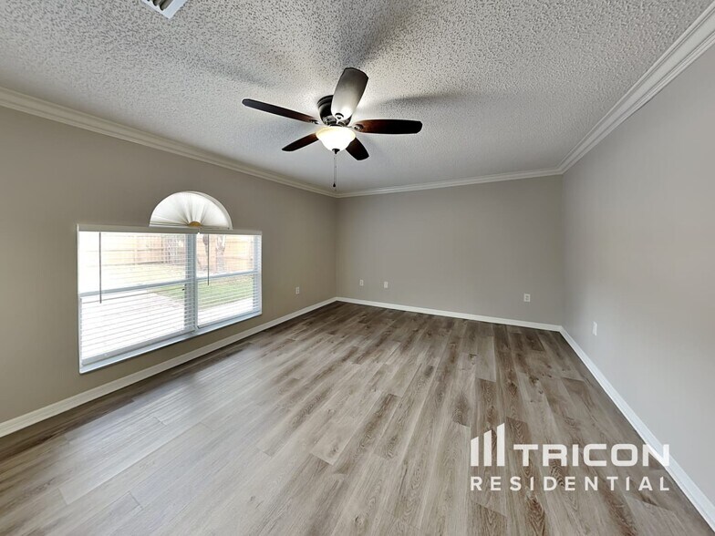 Building Photo - 12610 Lake Vista Dr