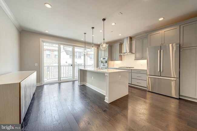 Building Photo - 10326 Grosvenor Pl