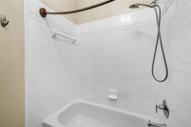 Building Photo - 37250 Embassy Park Ct