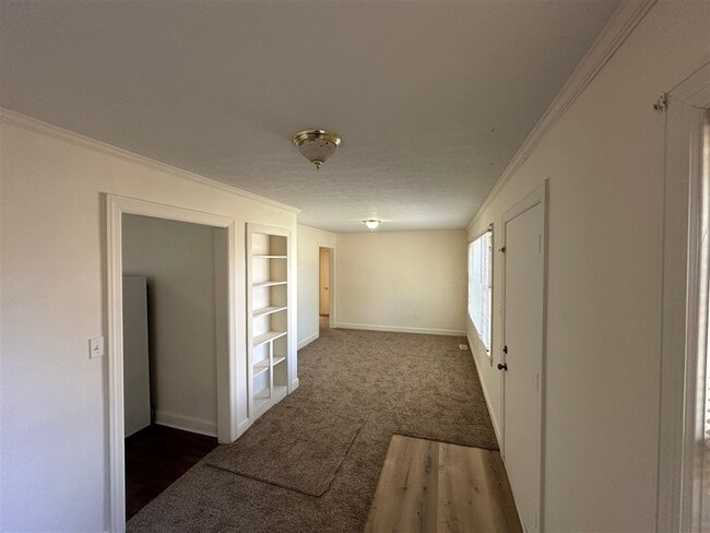 Building Photo - 1021 Roselawn Way