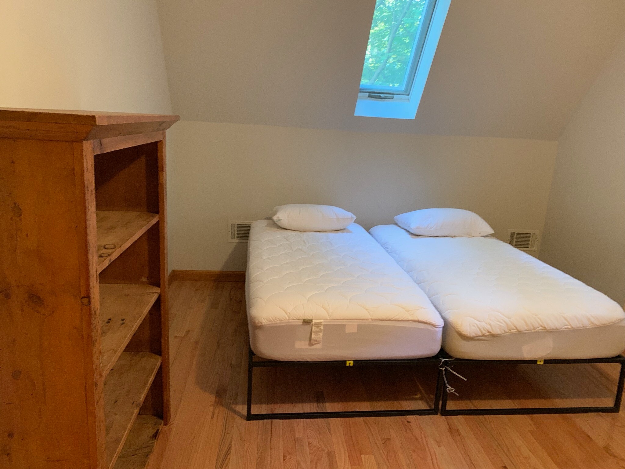 2nd bedroom - 5636 Bartlett St