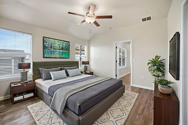 Building Photo - 197 Voss