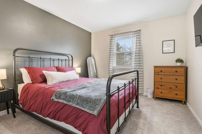 Building Photo - 185 Heights Ave