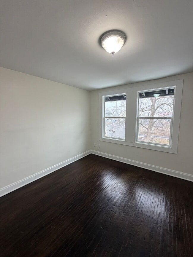 Building Photo - Freshly Renovated 2/1 in the Heart of Columbus