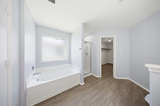 Building Photo - 627 Regal Hollow Ln