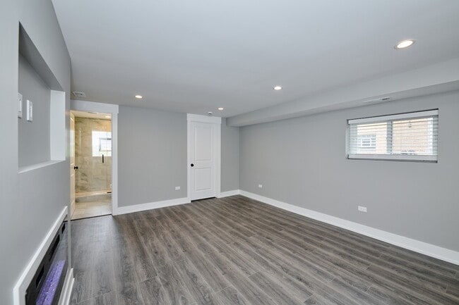Building Photo - 8926 Natoma Ave