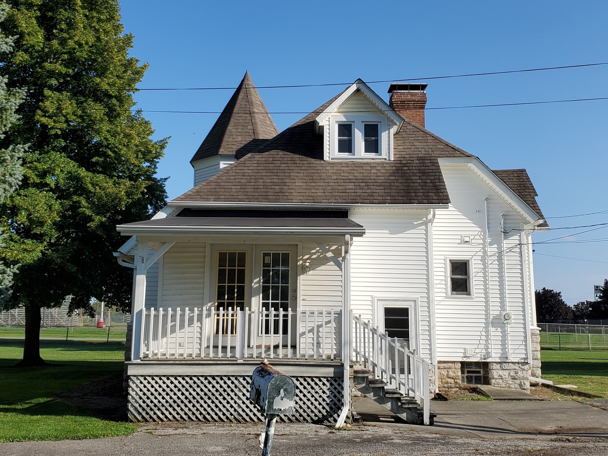Building Photo - 709 Dewitt Ave