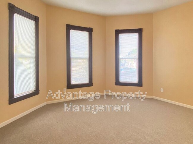 Building Photo - 324 SW Calapooia St