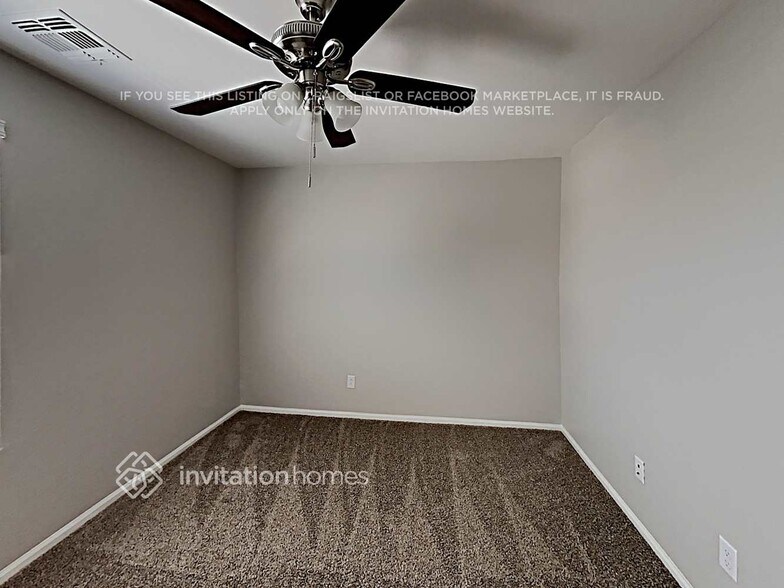 Building Photo - 952 S Hawk Ln