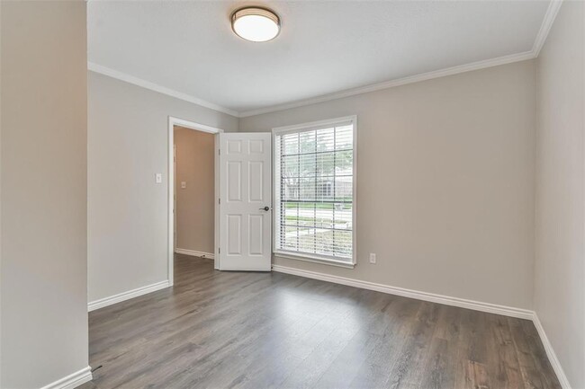 Building Photo - 7003 Huntbrook Dr