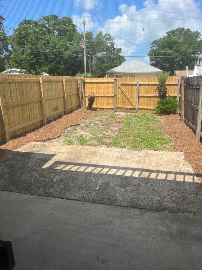 Building Photo - 138 Scottwood Dr SE