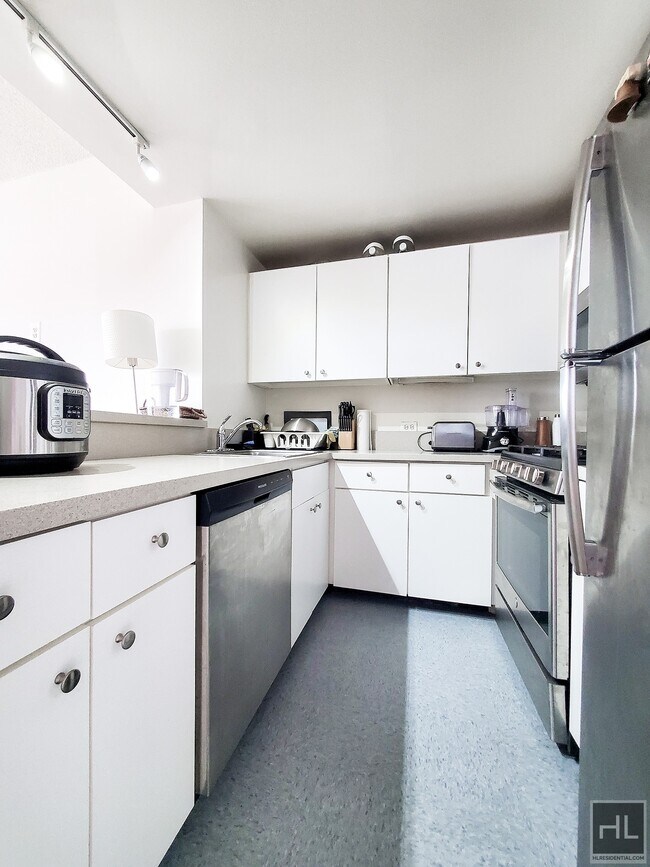 Building Photo - COLUMBUS AVENUE