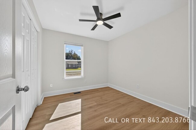 Building Photo - 955 Godber St