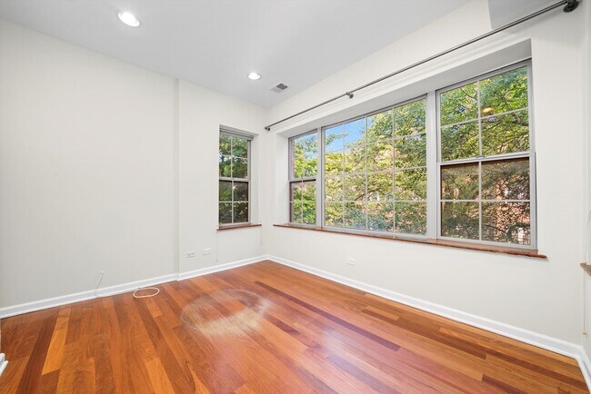 Building Photo - 3551 W Belle Plaine Ave